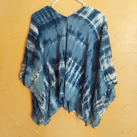 Lovestitch poncho - Picture 2 of 3